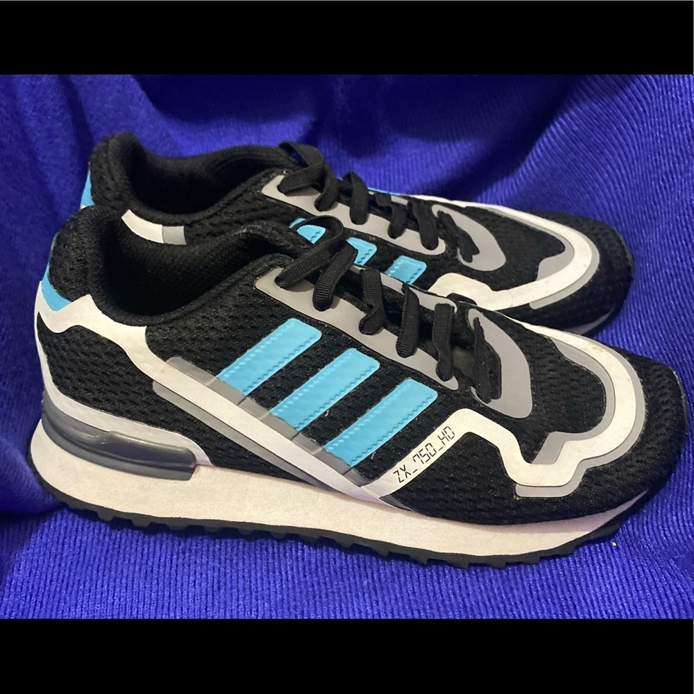 Like brand new Little Boys Adidas Ortholite SIZE 11k shoes